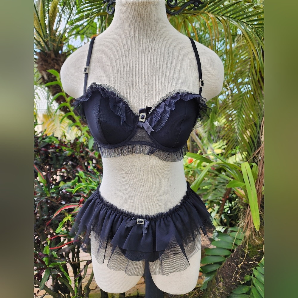 Limited Editions Secret Possesdion bra and thong set 34B - 12/14